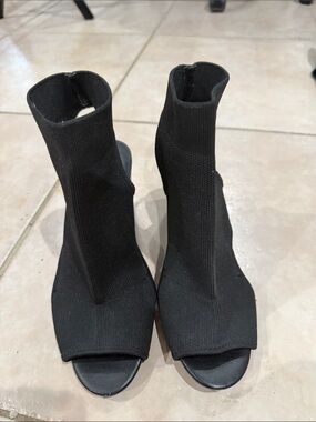 Dkny size 8 Black Sock-Style Peep-Toe Heeled Boots - Women @@@@